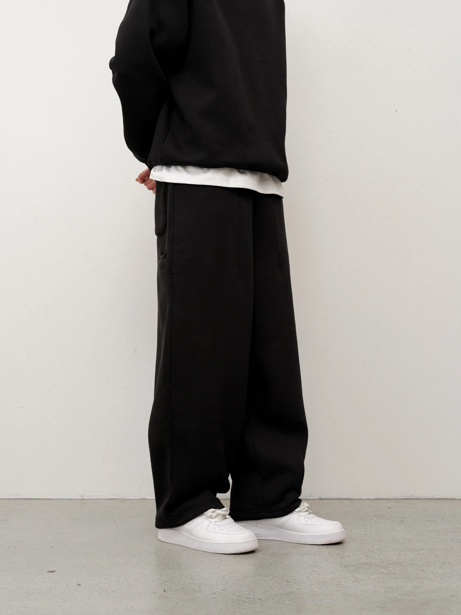 COZY STRAIGHT LEG SWEATS - BLACK - Image 4