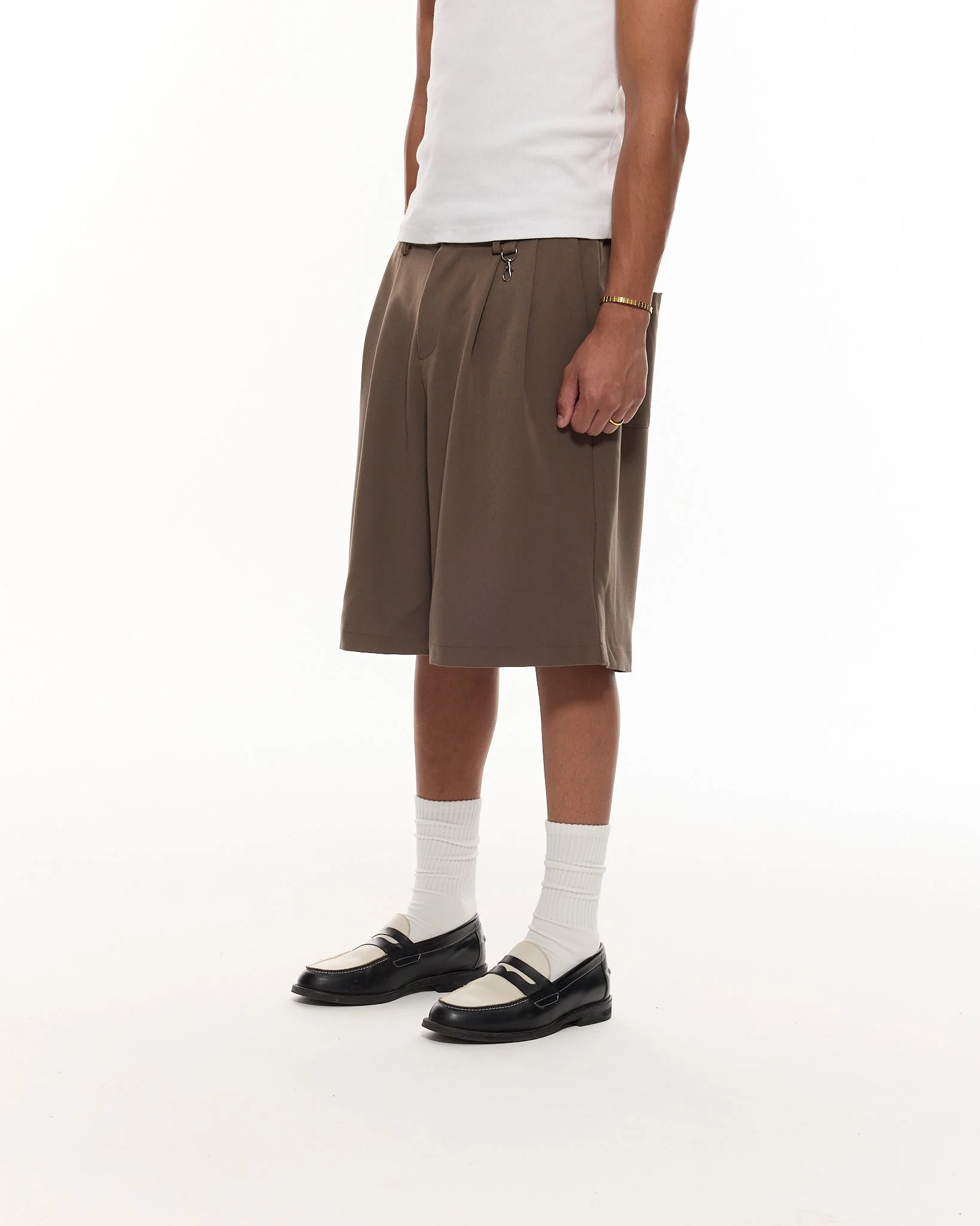 PLEATED SHORTS - BROWN - Image 4